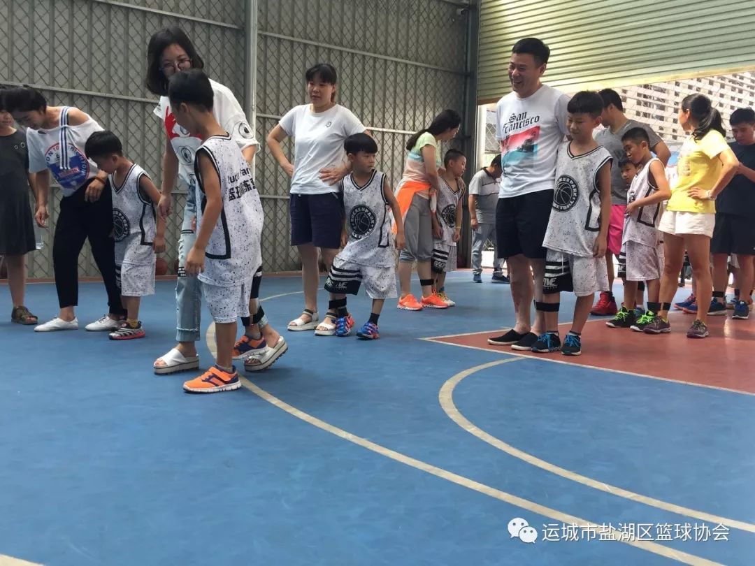 怎样制作一份图文并茂的篮球规则指南?_2
